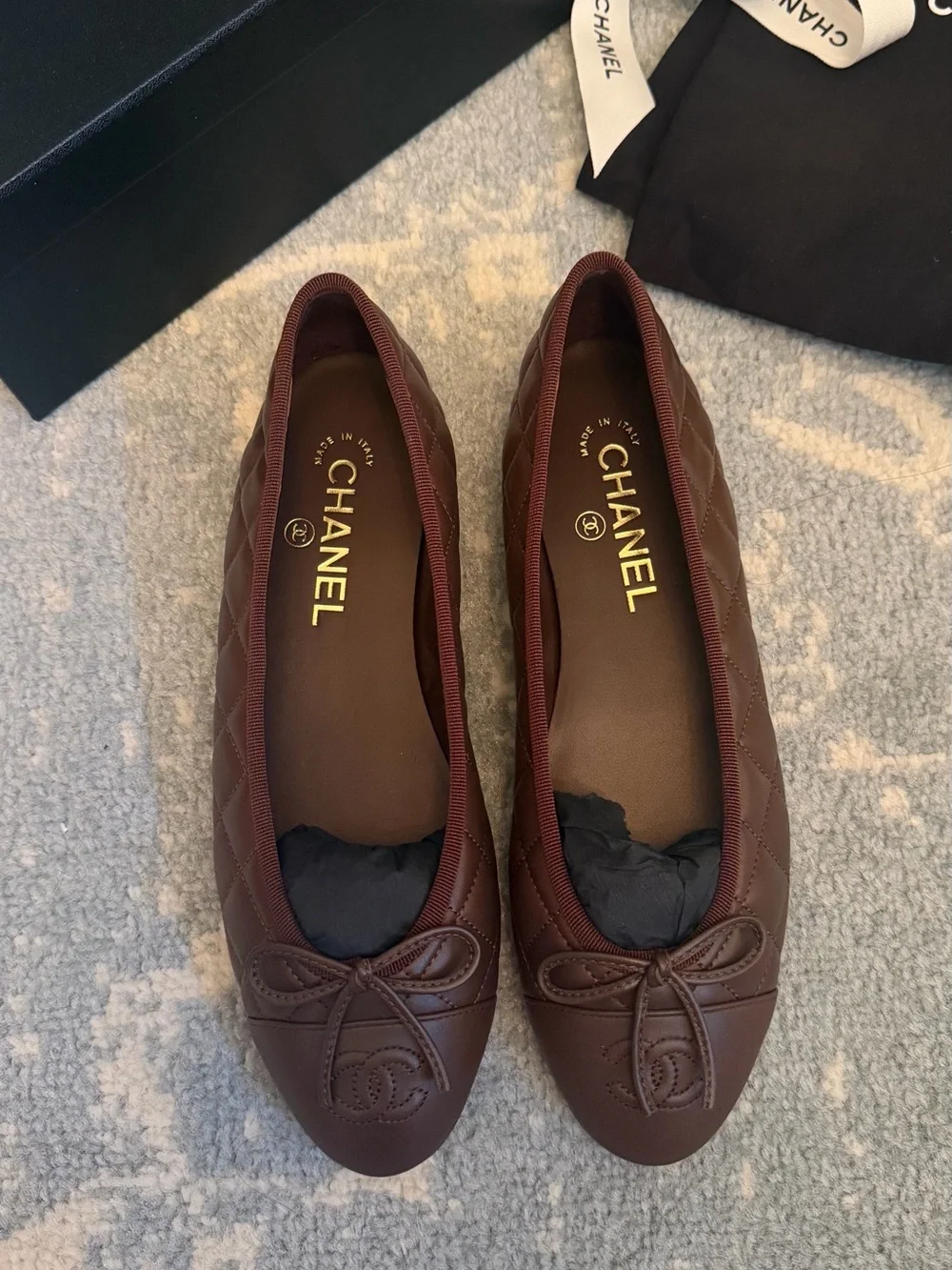 CHANEL Brown Quilted CC Logo Ballet Flats 26B NEW Size 38